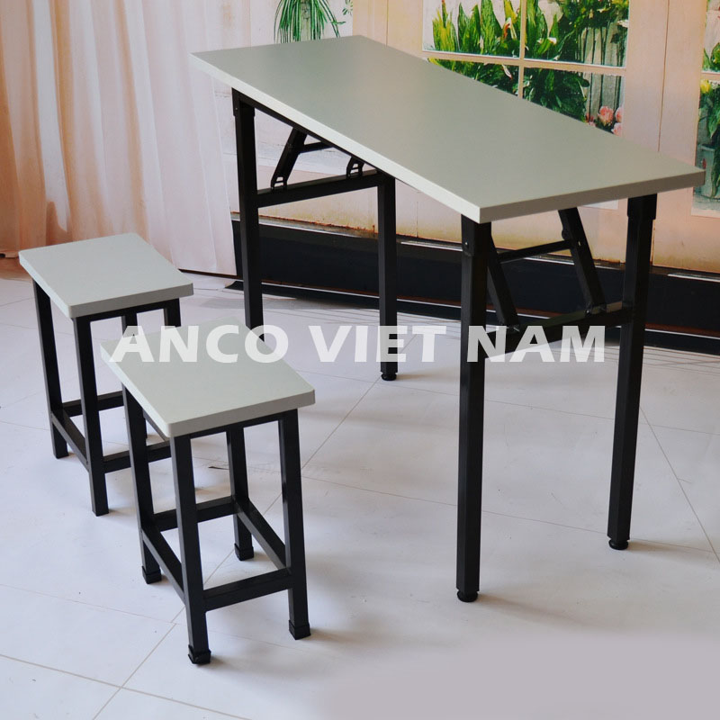 ban-lam-viec-gap-gon