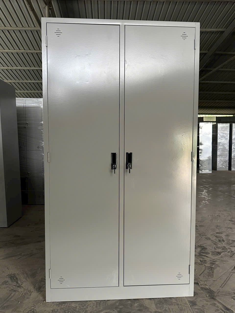 Tủ sắt đựng tài liệu cánh kín ảnh thật