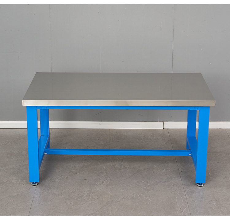 ban-thao-tac-co-khi-mat-inox-2025